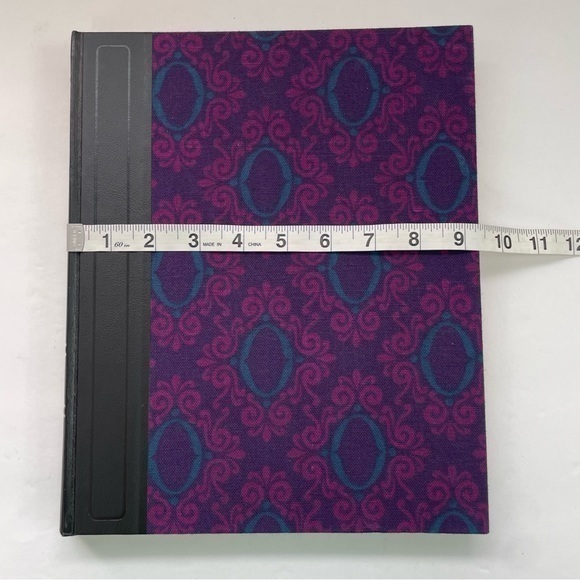 Coffee Table‎ Book - Picture 9 of 13